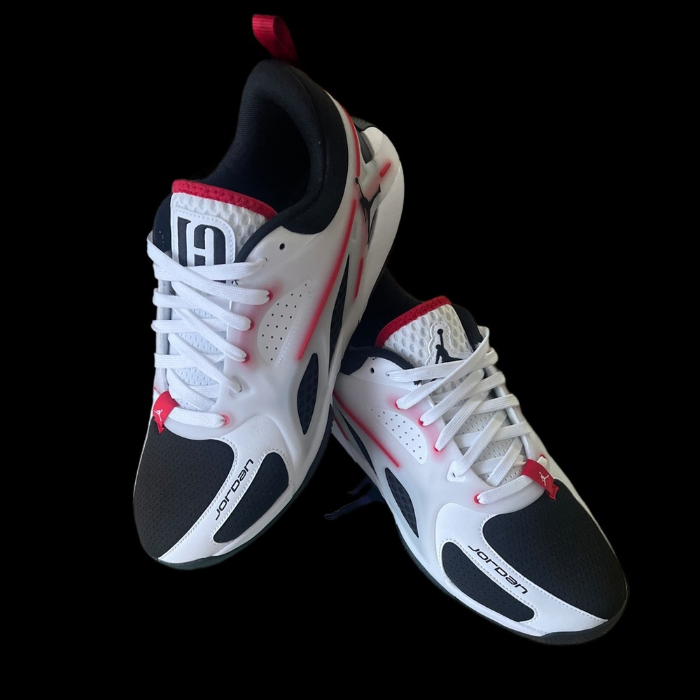Jordan Heir Series White/Black-Fire Red Men’s size 10.5 *EUC 1X